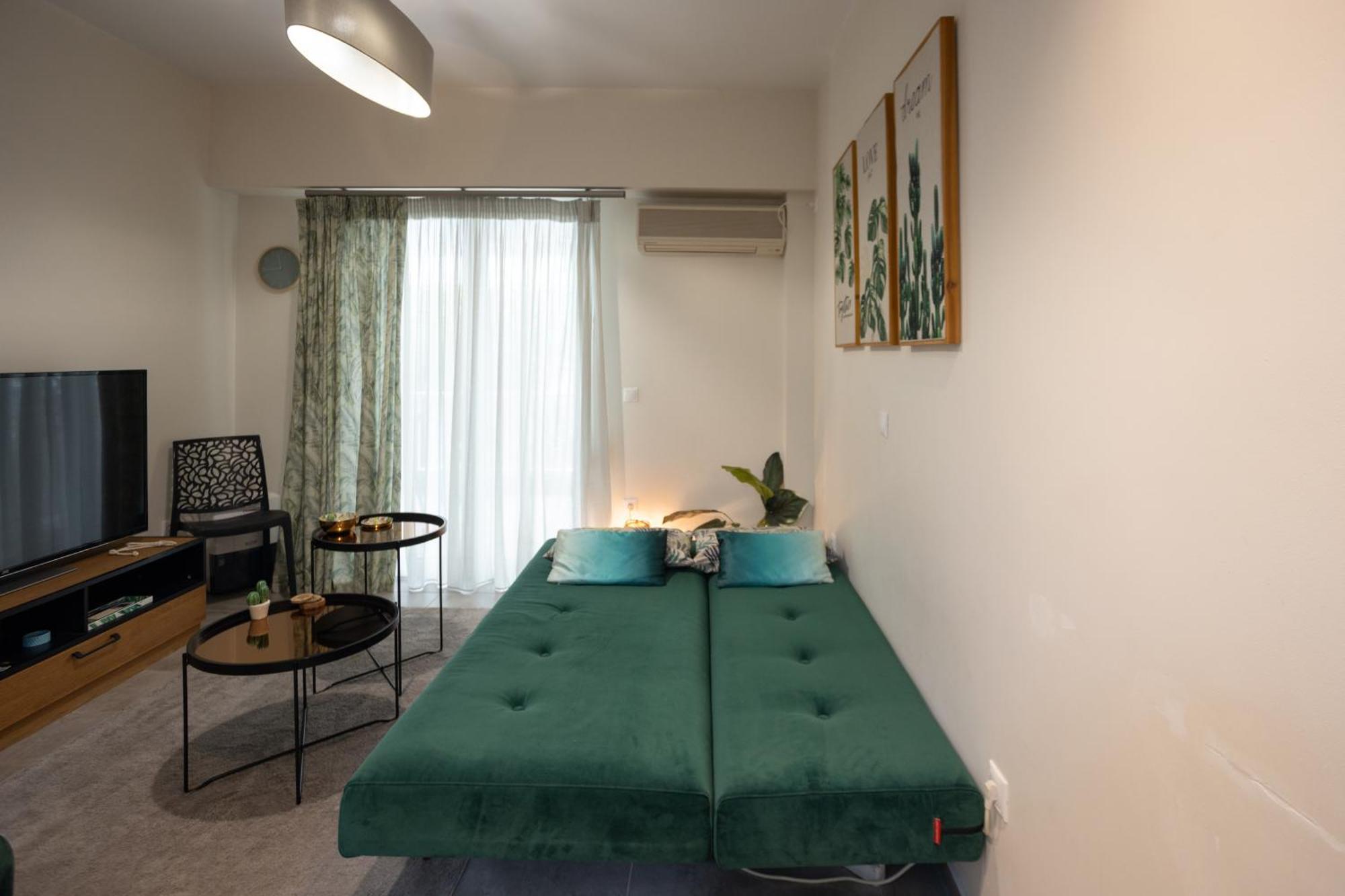 Tropicana Athena Bagian luar foto