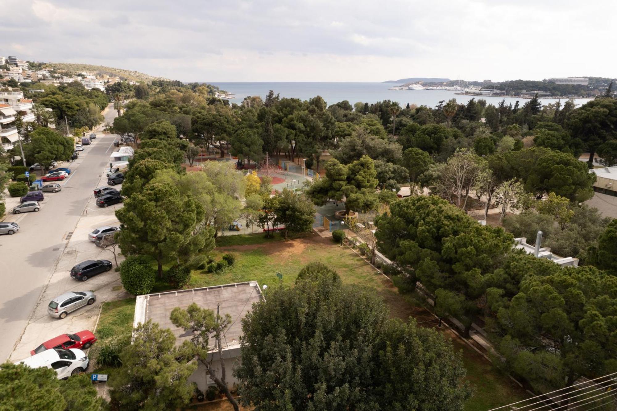 Tropicana Athena Bagian luar foto